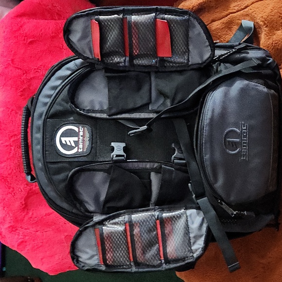 TAMRAC CAMERA BACKPACK - Picture 2 of 8